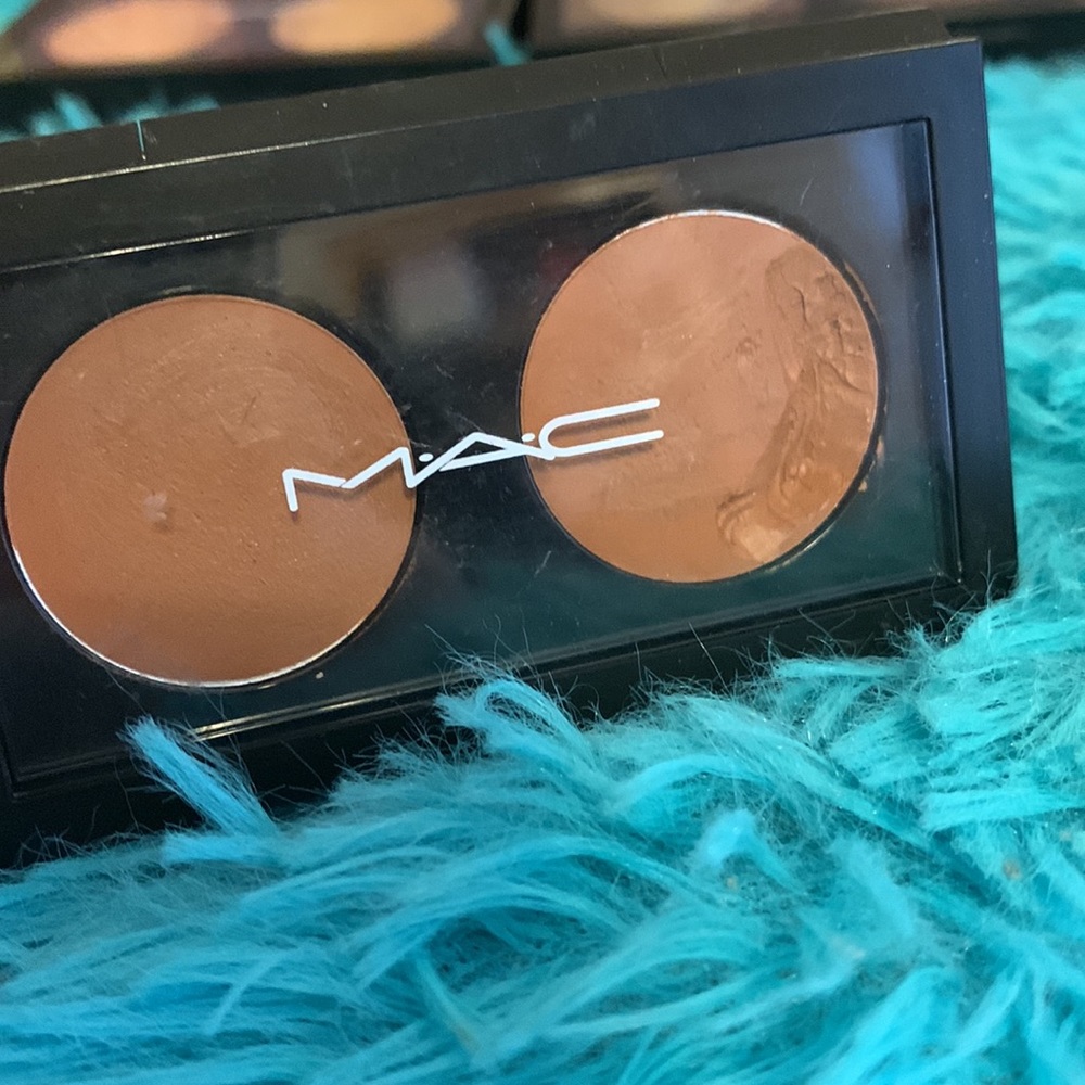 EACH. MAC DUO Concealers - Picture 5 of 8